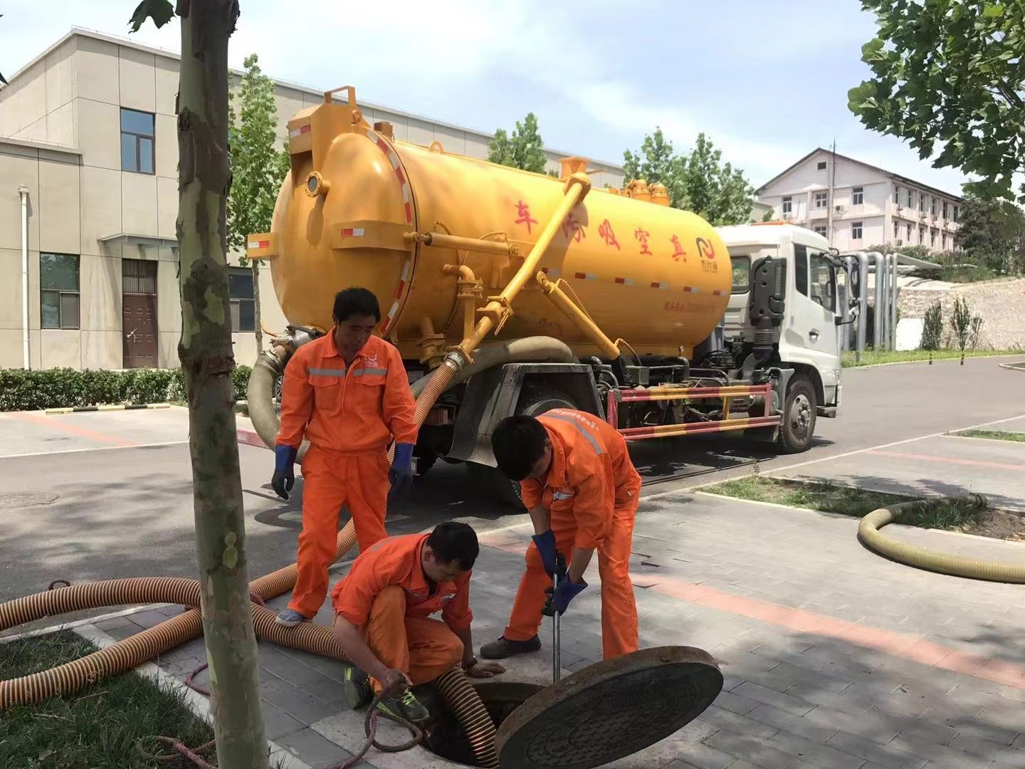 城固化粪池清理与5-8吨吸粪车施工效率分析